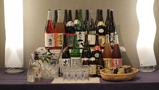 画像：日本酒・焼酎・ソフトドリンクを多数ご用意。
